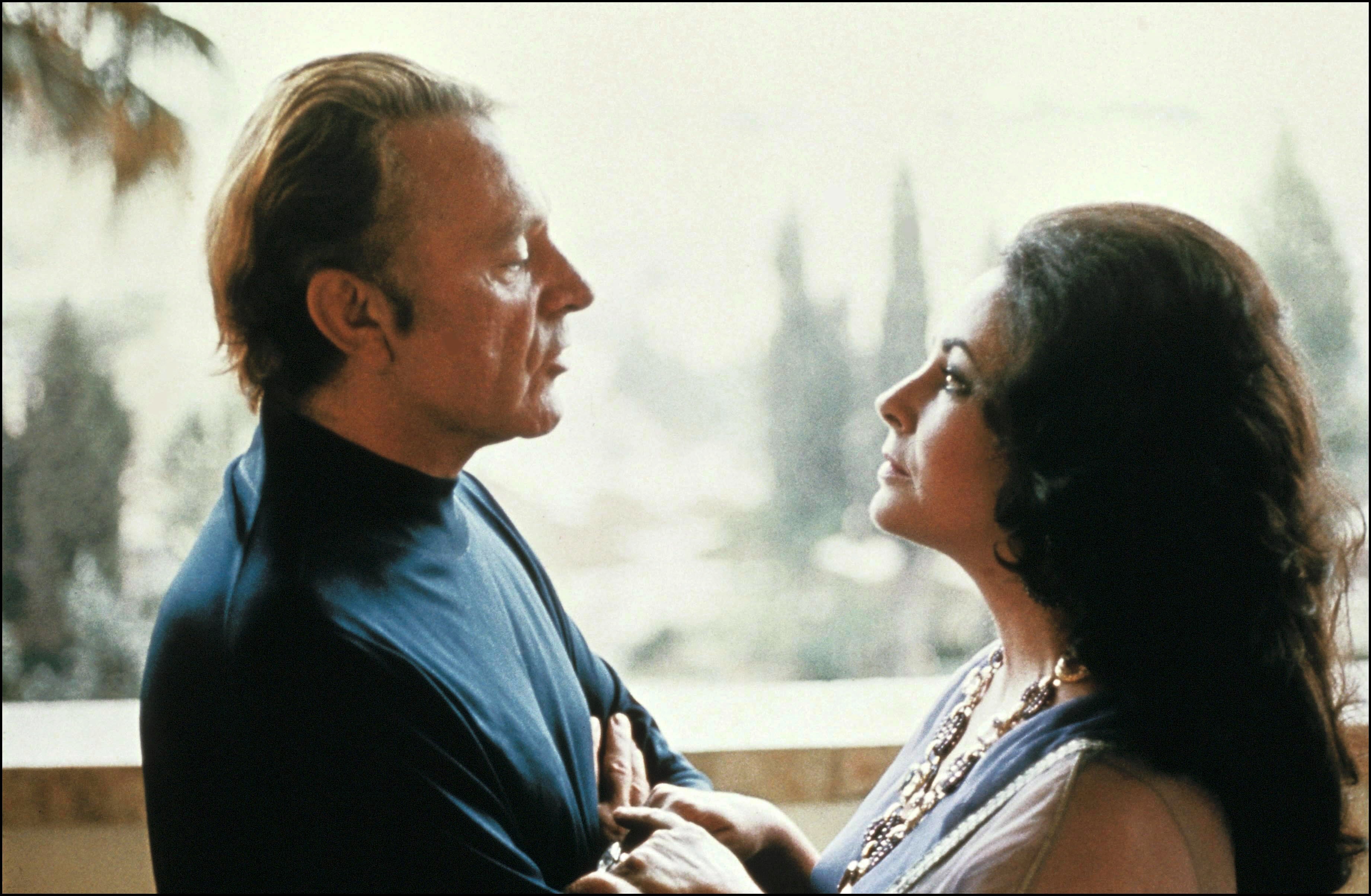 Elisabeth Taylor and Richard Burton in Israel in 1975. | Source: Getty Images