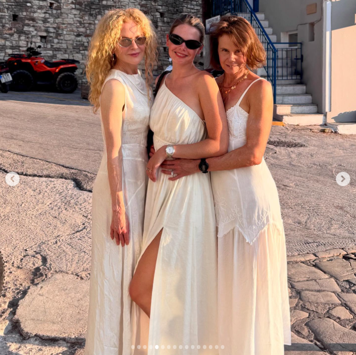 Nicole Kidman poses with her family members, from a post dated July 10, 2025 | Source: Instagram/luchhawley