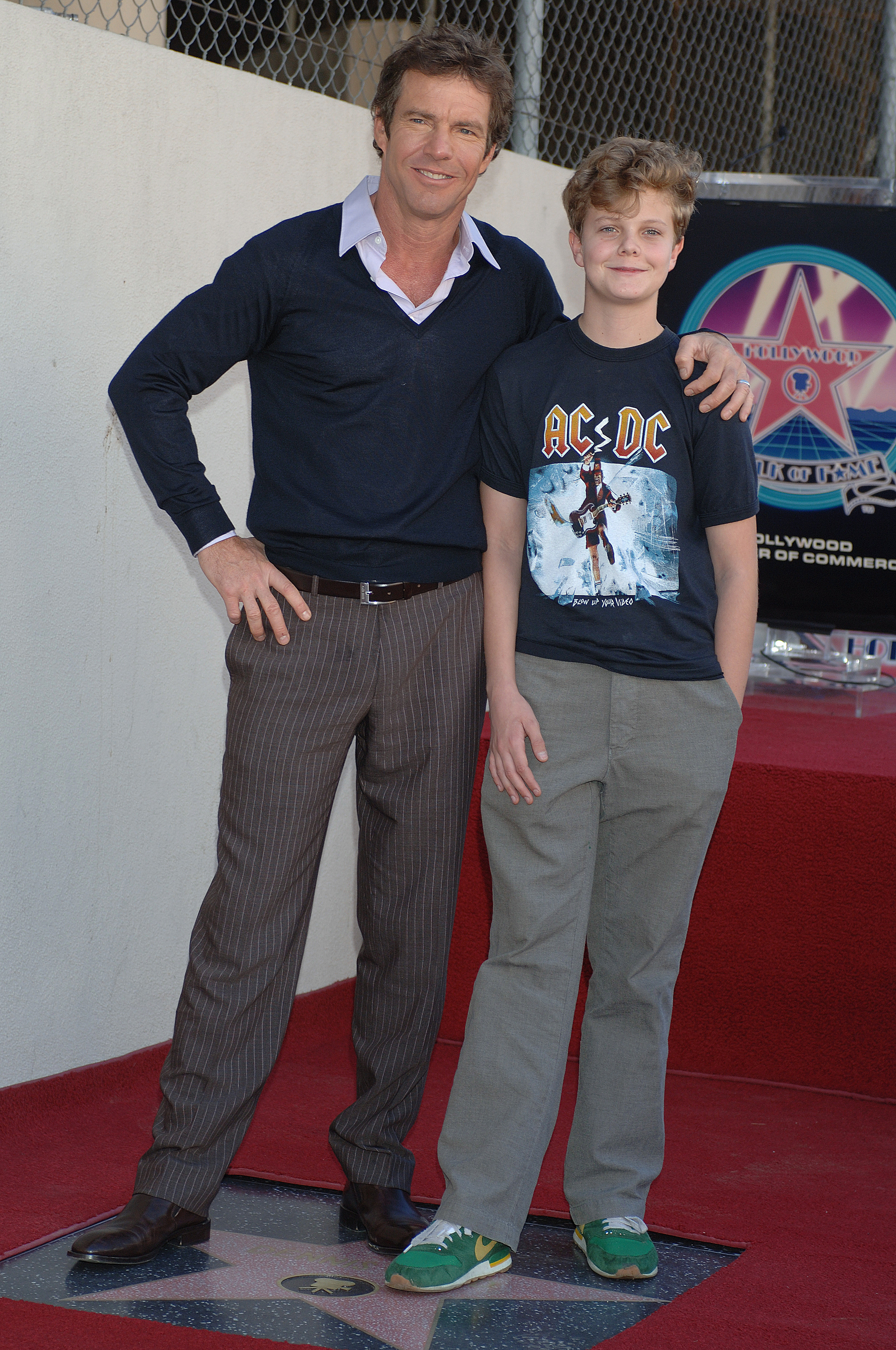 Dennis with son Jack Quaid pose at his new Star on the Hollywood Walk of Fame on November 16, 2005 | Source: Getty Images