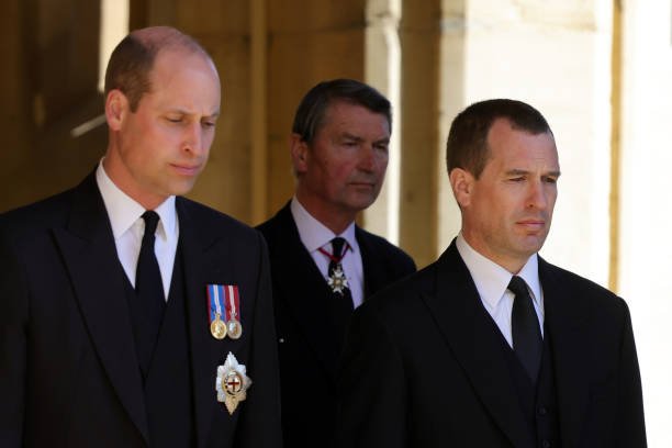 Peter Phillips et le prince William lors les obsèques du prince Philip | Photo : Getty Image