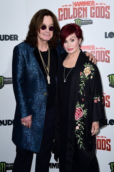 Ozzy Osbourne et son épouse Sharon Osbourne dans la salle de presse au Metal Hammer Golden Gods Awards 2018 tenue à l'indigo à l'O2 à Londres. | Photo: Getty Images