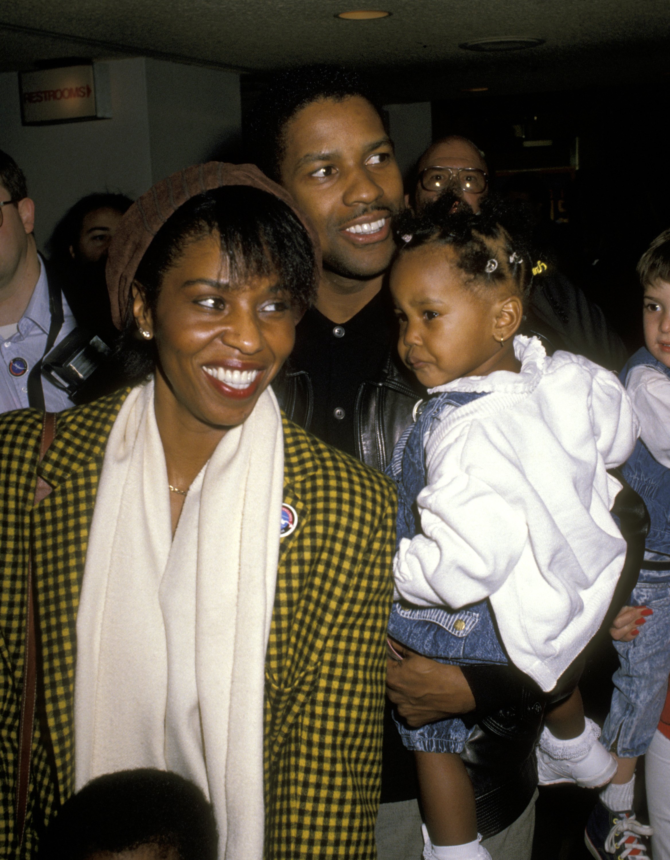 Pauletta Washington, Denzel Washington, and daughter at the The Great Western Forum in Inglewood, California. | Source: Getty Images