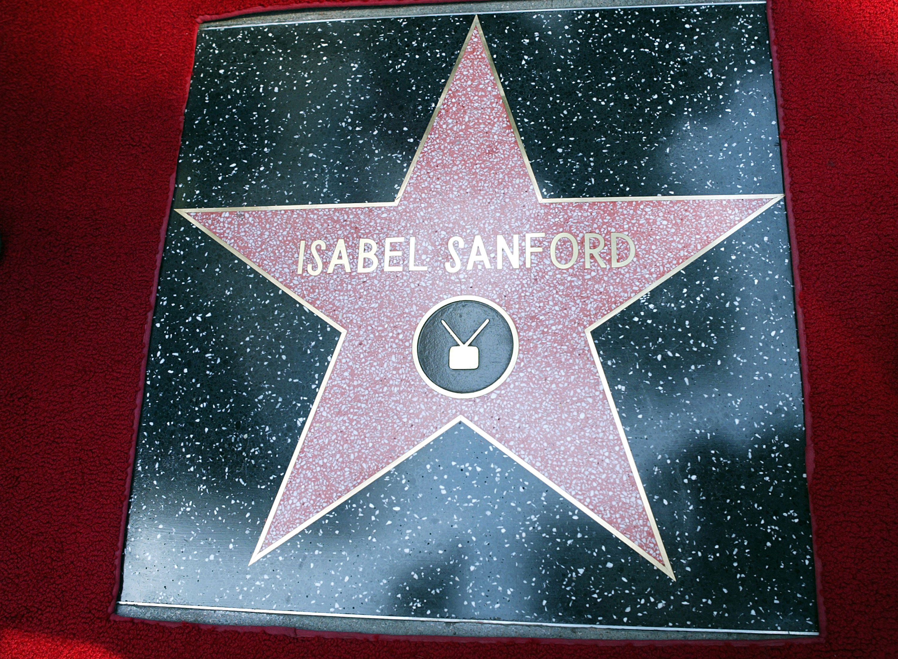  Isabel Sanford's star on the Hollywood Walk of Fame in Los Angeles, California | Photo: Kevin Winter/Getty Images