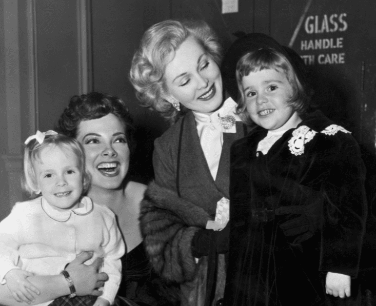 Zsa Zsa Gabor with fellow actress Kathryn Grayson and their daughters on the set of "Lovely To Look At" in 1952 | Photo: Getty Images