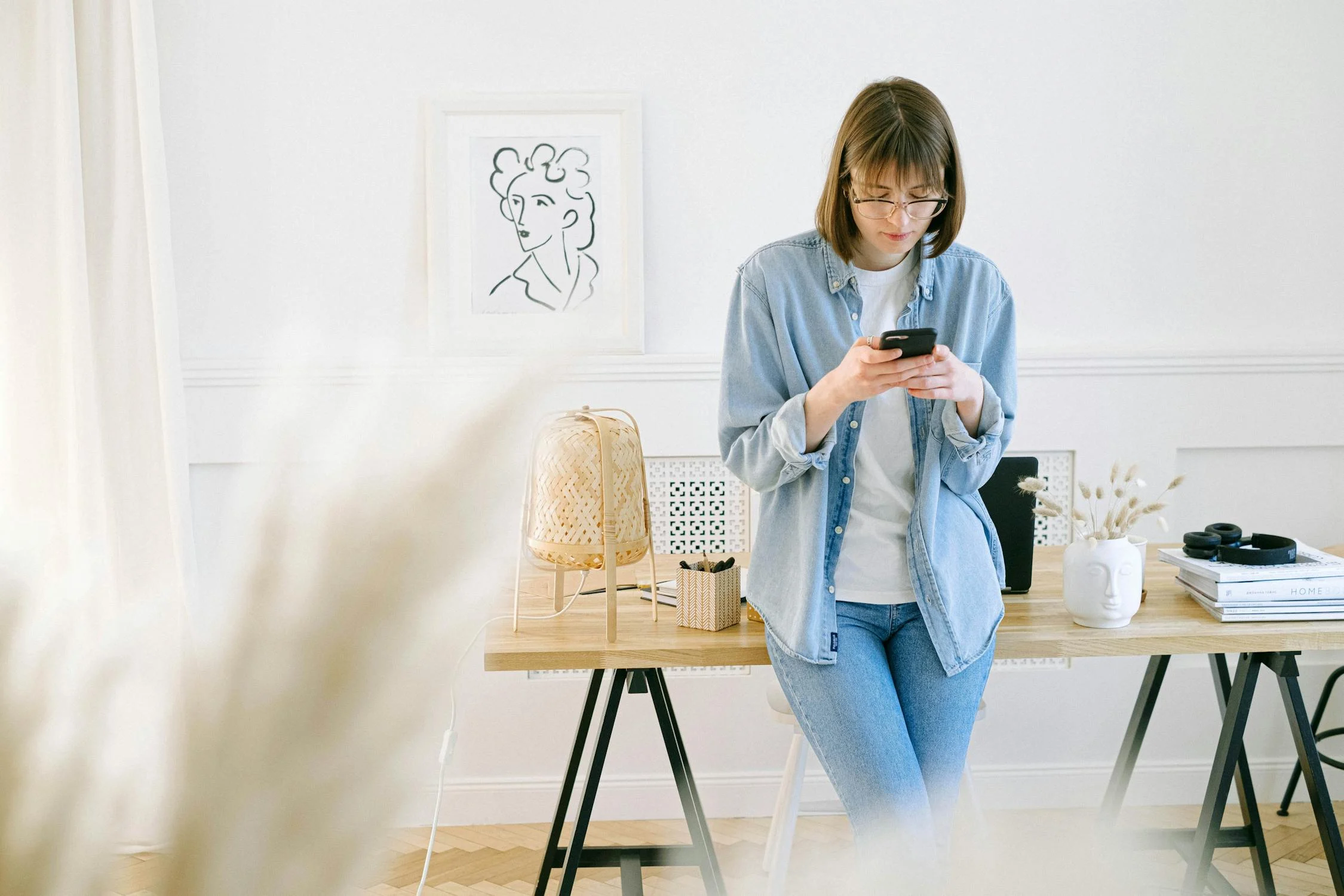 A woman looking at her phone | Source: Pexels