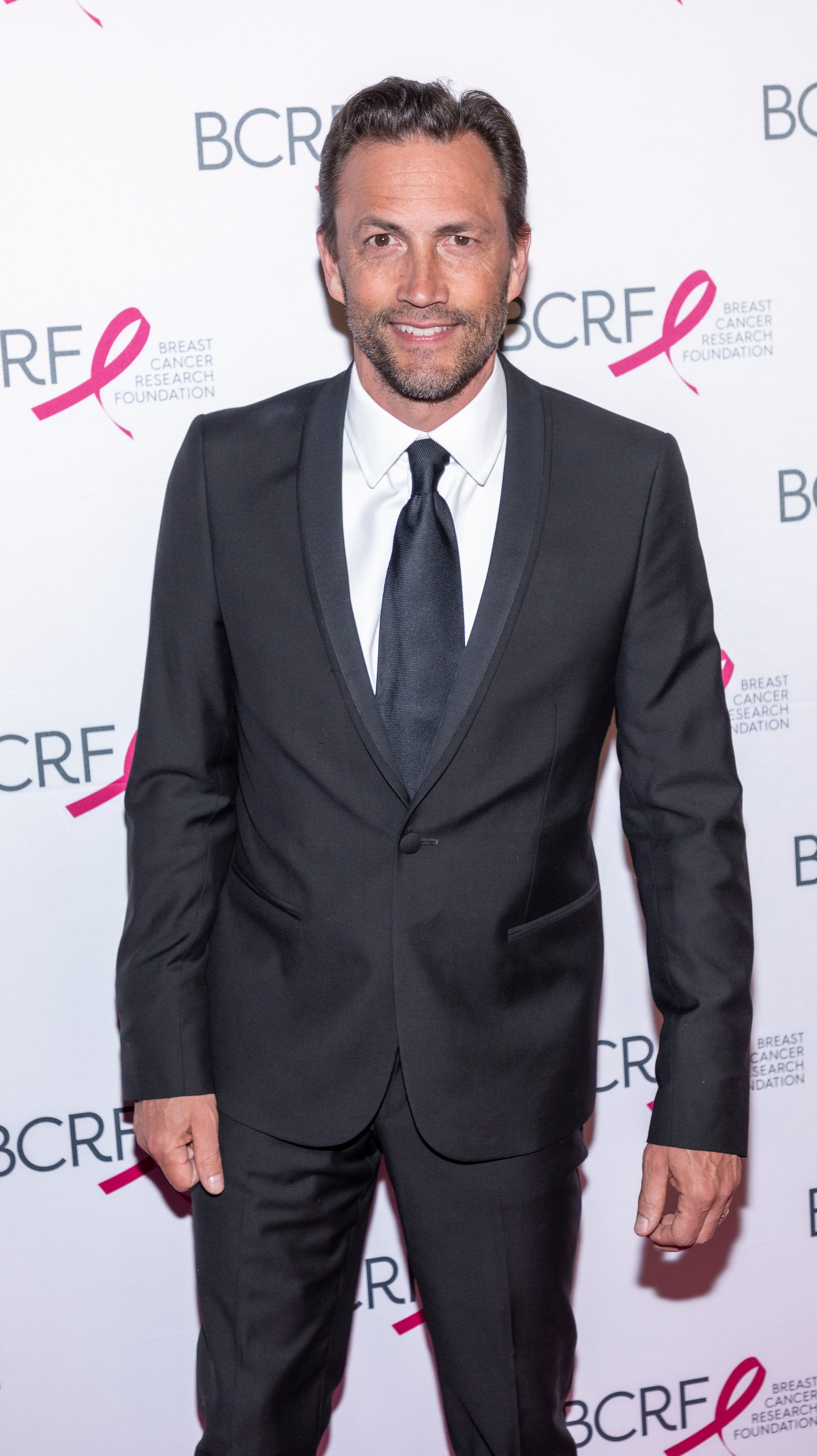 Andrew Shue pictured at the BCRF Hot Pink Party, 2019. | Photo: Shutterstock