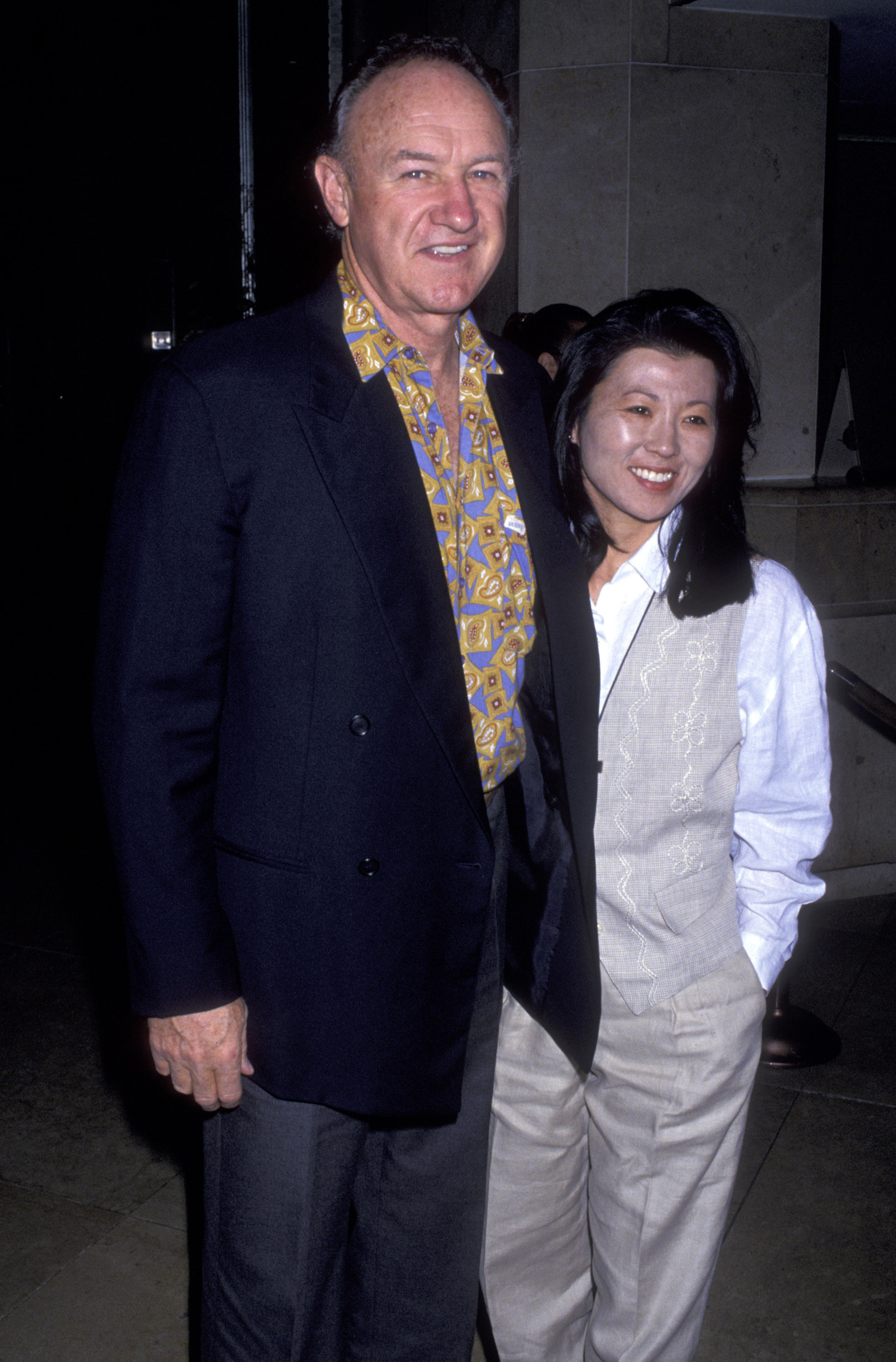 Gene Hackman and Betsy Arakawa during Hollywood Foreign Press Conference at Beverly Hilton Hotel in Beverly Hills, California, on November 11, 1992 | Source: Getty Images