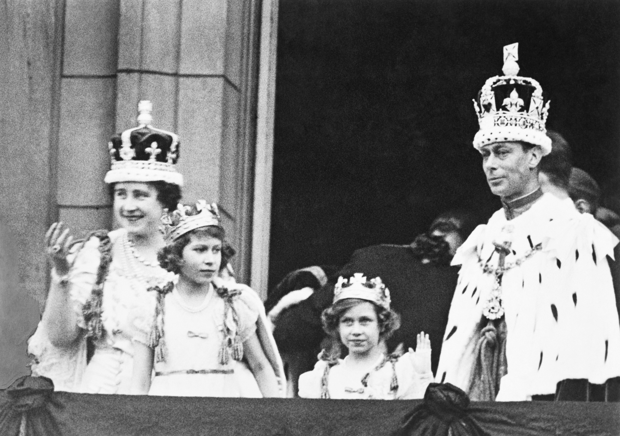 King George VI and Queen Elizabeth the Queen Mother, stand on the balcony of Buckingham Palace with Princess Elizabeth and Princess Margaret following their coronation in London on May 12, 1937 | Source: Getty Images