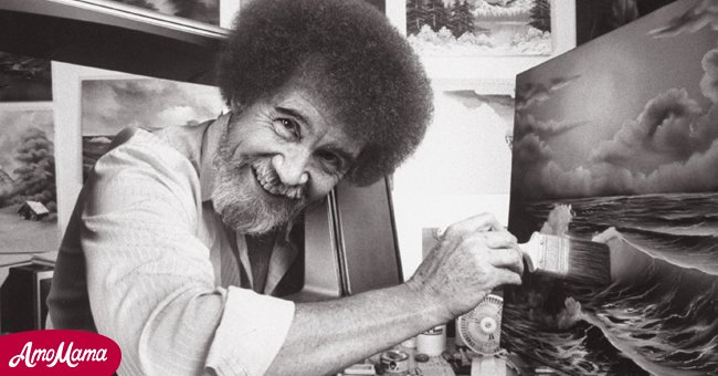 Bob Ross smiling while making an artwork | Photo: Getty Images