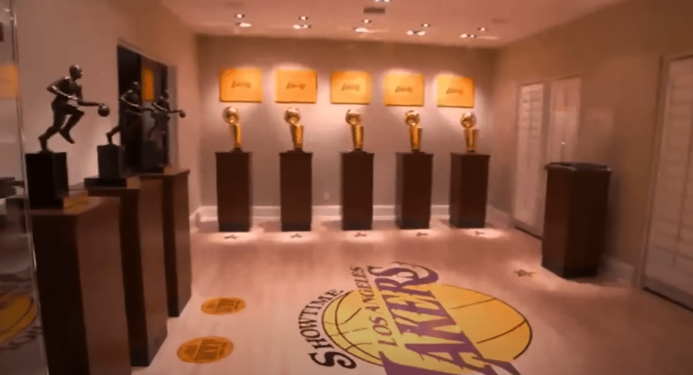 Magic Johnson's man cave at his Beverly Hills mansion from a YouTube video posted in May 2021 | Photo: YouTube/TheRichest