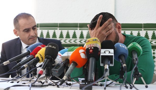 David Serrano, propietario de la finca donde murió Julen en conferencia de prensa. | Foto: Getty Images