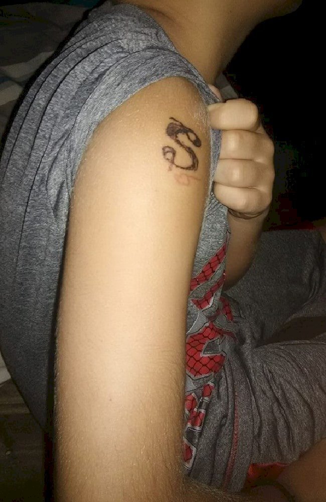 Kid I went to highschool does tattoos now 😳🙄(I'll post more of his  masterpieces) More info in comment! : r/shittytattoos