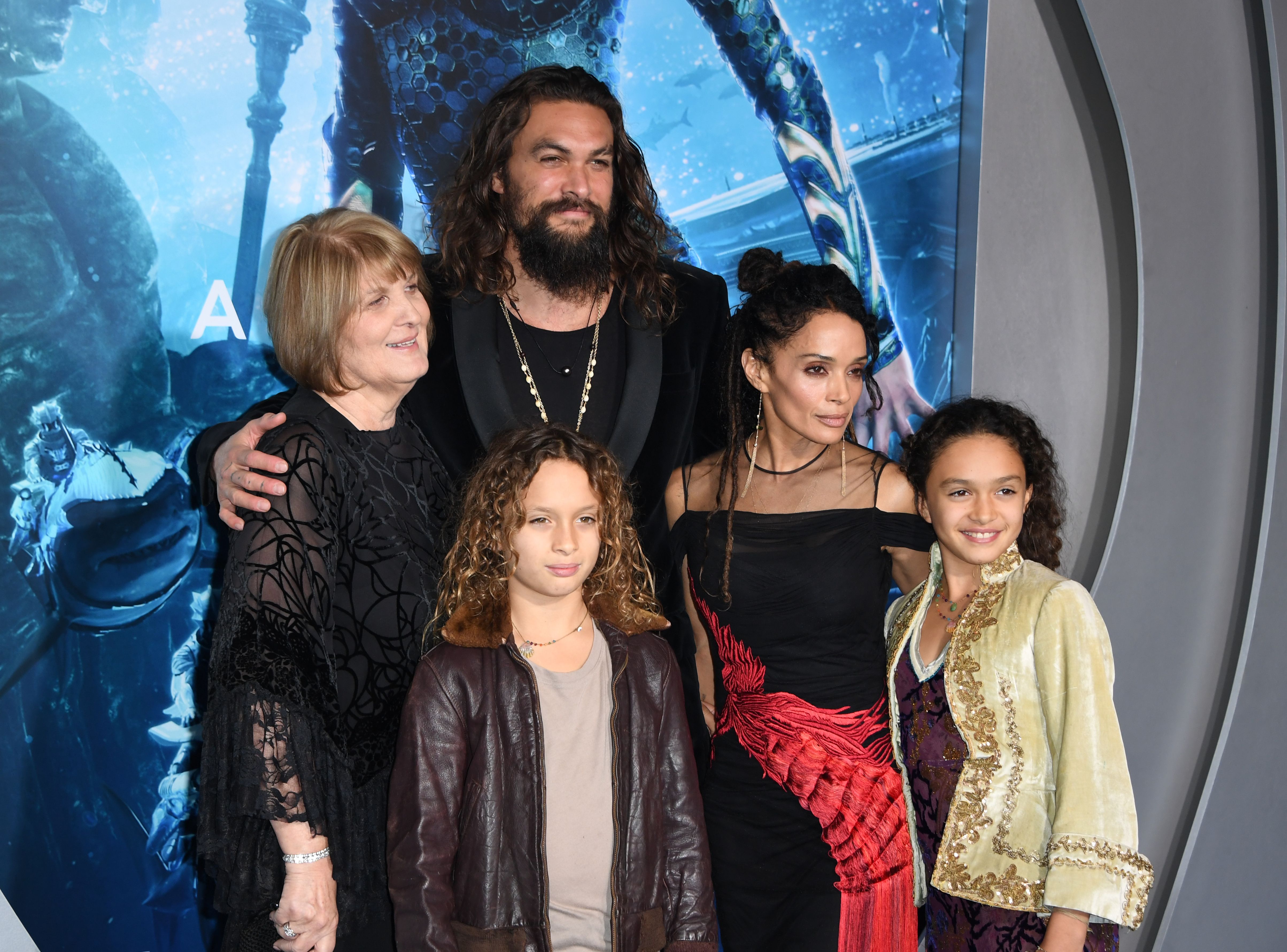 Jason Momoa, Coni Momoa, Nakoa-Wolf, Lisa Bonet, and Lola during the world premiere of "Aquaman" in Hollywood, California on December 12, 2018 | Source: Getty Images