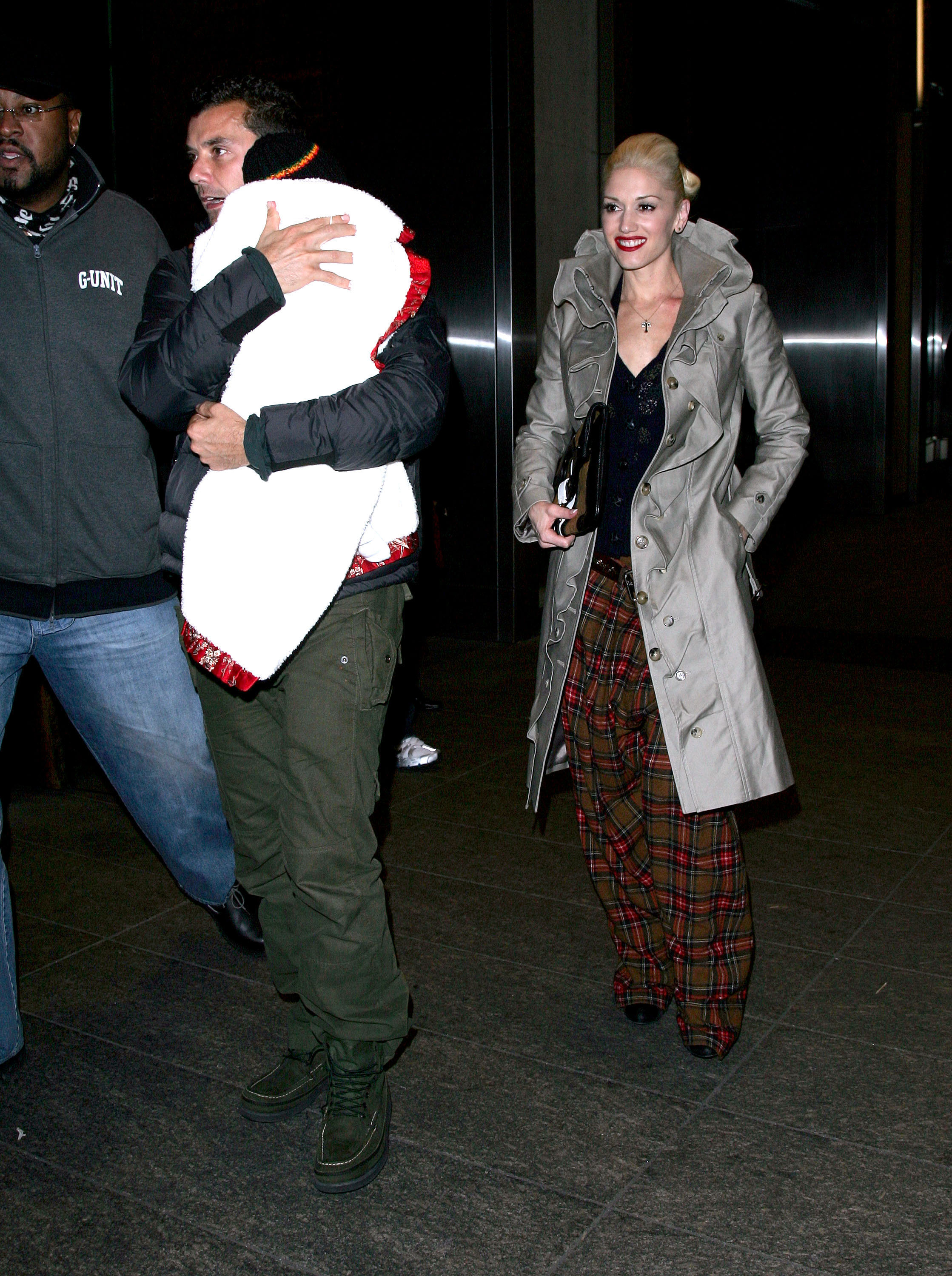 Gavin Rossdale and Gwen Stefani with their son Kingston Rossdale seen on December 7, 2006 in New York City | Source: Getty Images