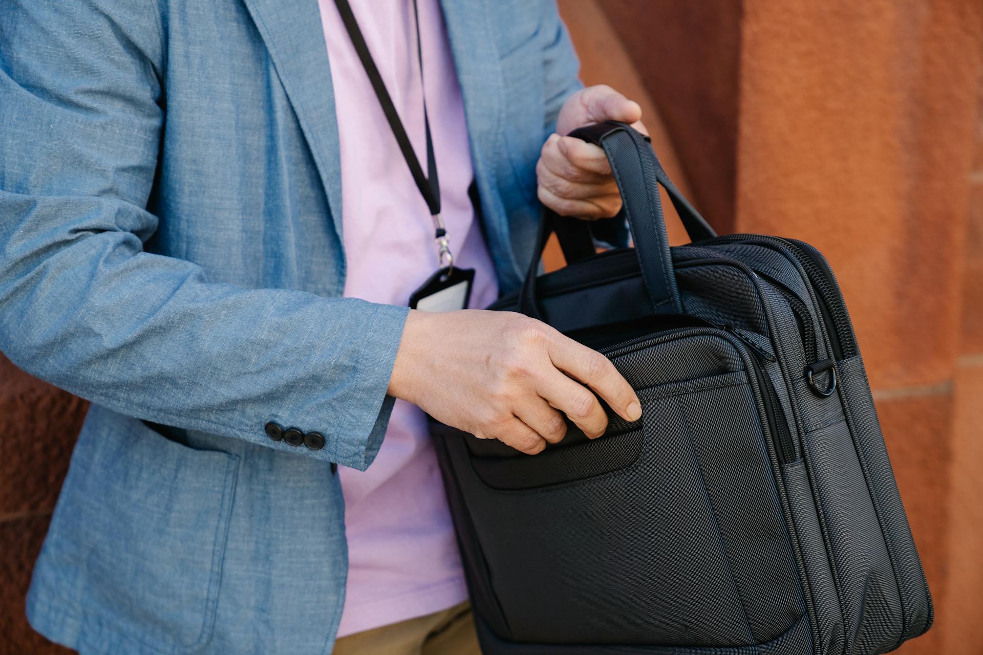 A man in blue suit holding a briefcase | Source: Pexels