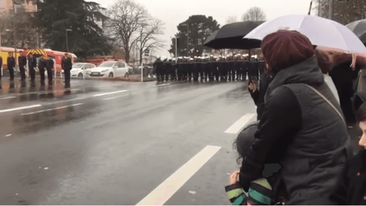 Manifestation des sapeurs pompiers de Cholet | Youtube / Manu M