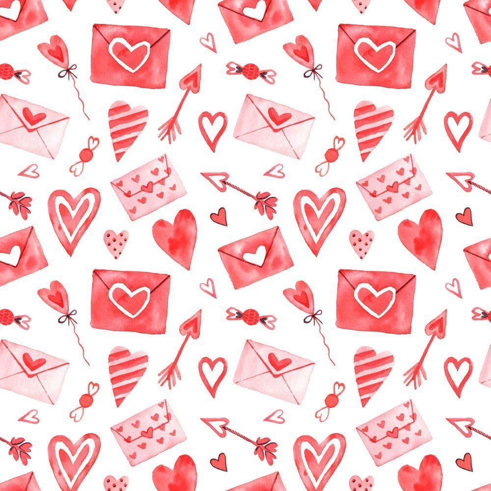 Playful photo of envelopes and elements for Valentine's Day. | Photo: Shutterstock