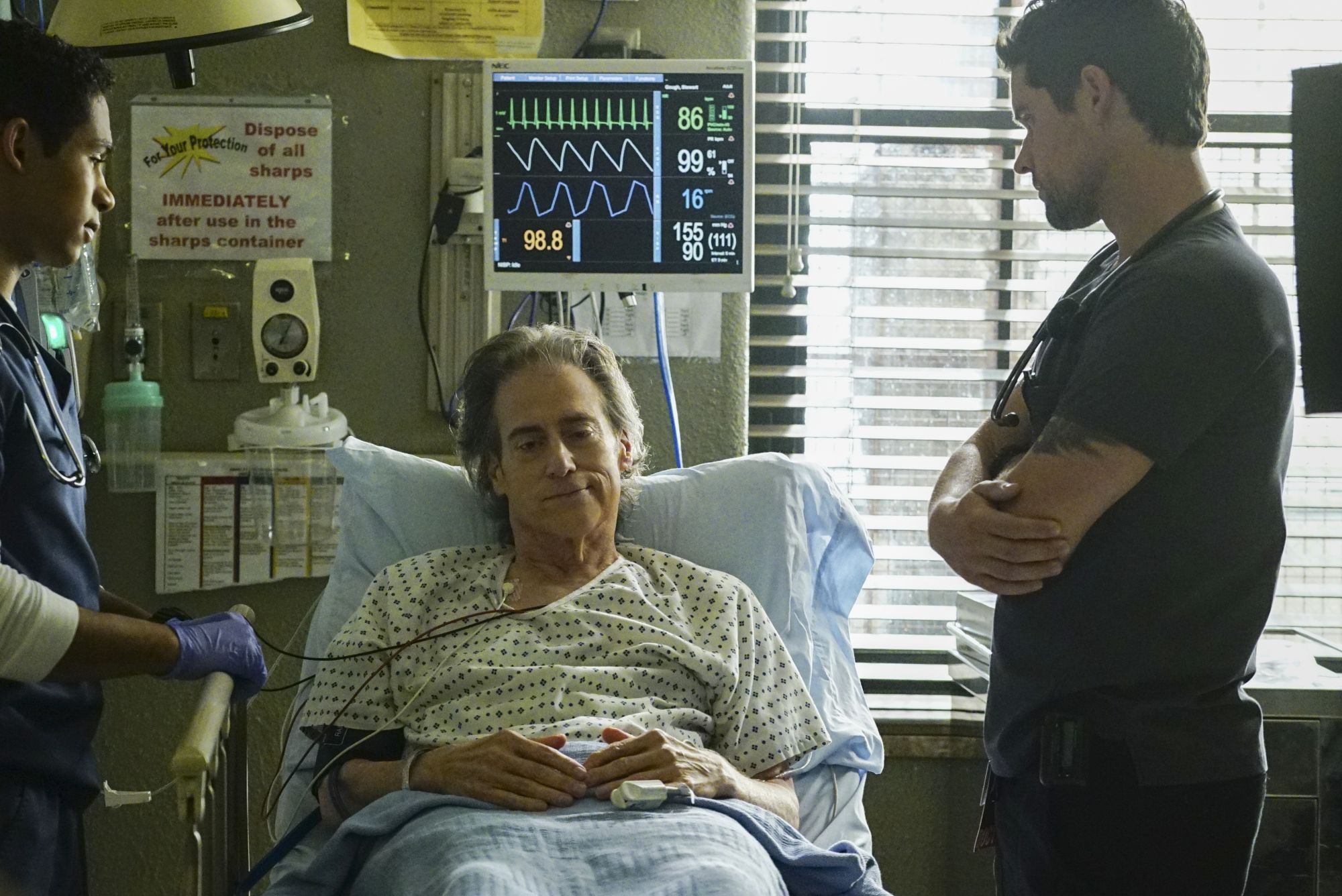 Richard Lewis guest stars as Stewart in "Code Black." | Source: Getty Images