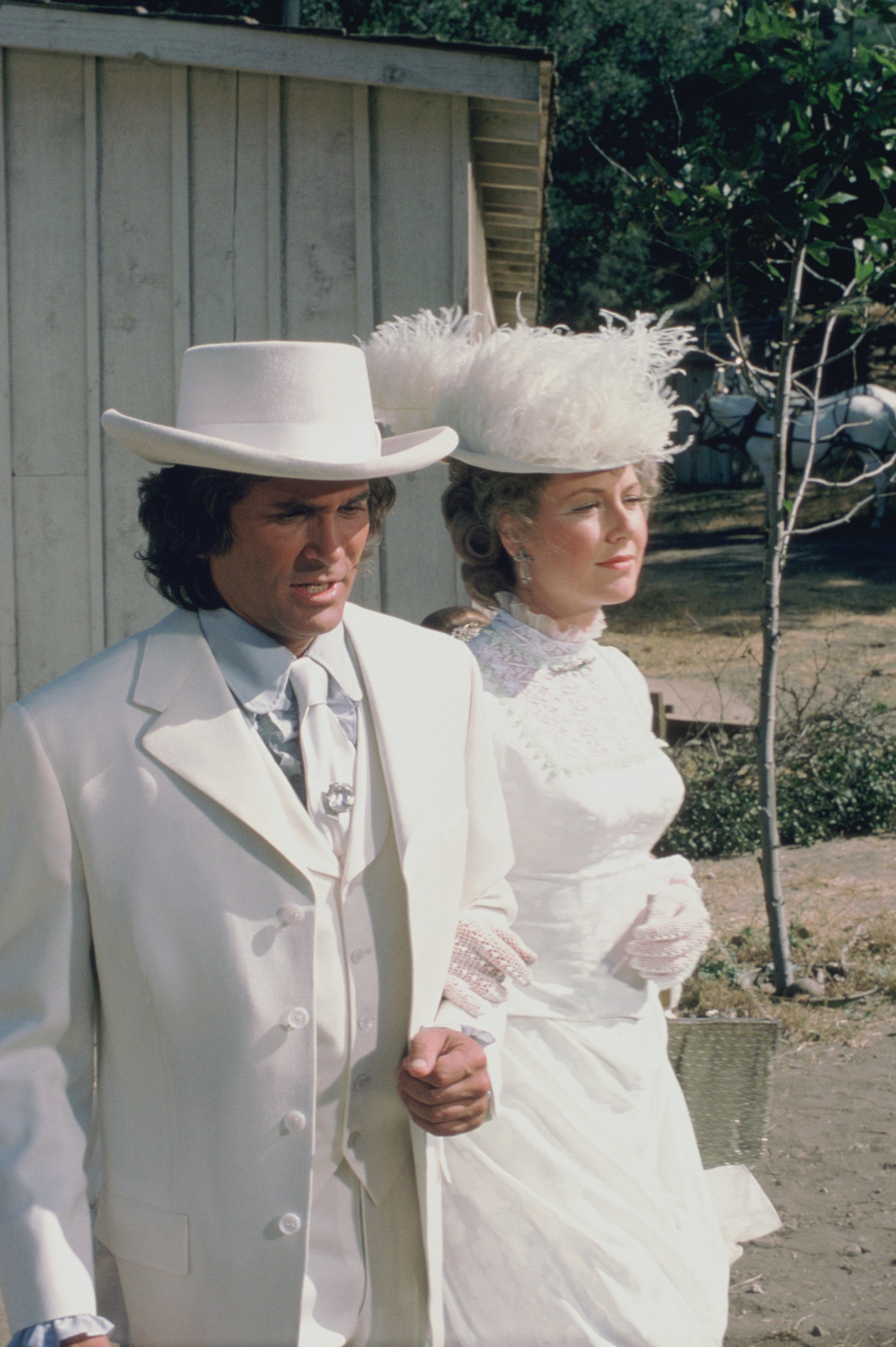 Michael Landon as Charles Philip Ingalls and Karen Grassle as Caroline Quiner Holbrook Ingalls in "Little House on the Prairie" on December 10, 1975 | Source: Getty Images