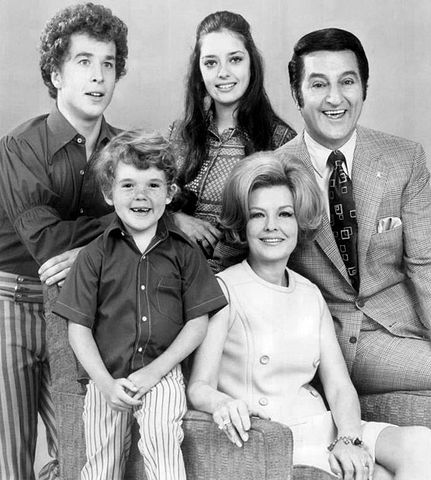 Back from left: Rusty Hamer (Rusty), Angela Cartwright (Linda), Danny Thomas (Danny Williams). Front from left: Michael Hughes (grandson Michael), Marjorie Lord (Kathy Williams). Cast of "Make Room for Daddy" in 1970. | Source: Wikimedia Commons.