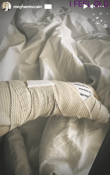 A picture of Megan McCain's bandaged injured hand posted on her Instagram Story | Photo: Instagram/meghanmccain