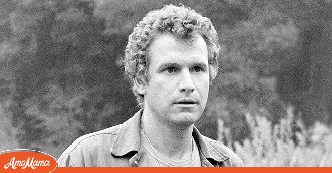 Wayne Rogers as Captain "Trapper" John McIntyre in "M*A*S*H" | Photo: Getty Images