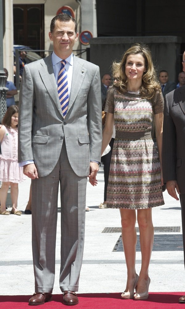 El Príncipe Felipe y la Princesa Letizia de España visitan el Senado en Madrid, España. | Foto: Getty Images El Príncipe Felipe y la Princesa Letizia de España visitan el Senado en Madrid, España. | Foto: Getty Images