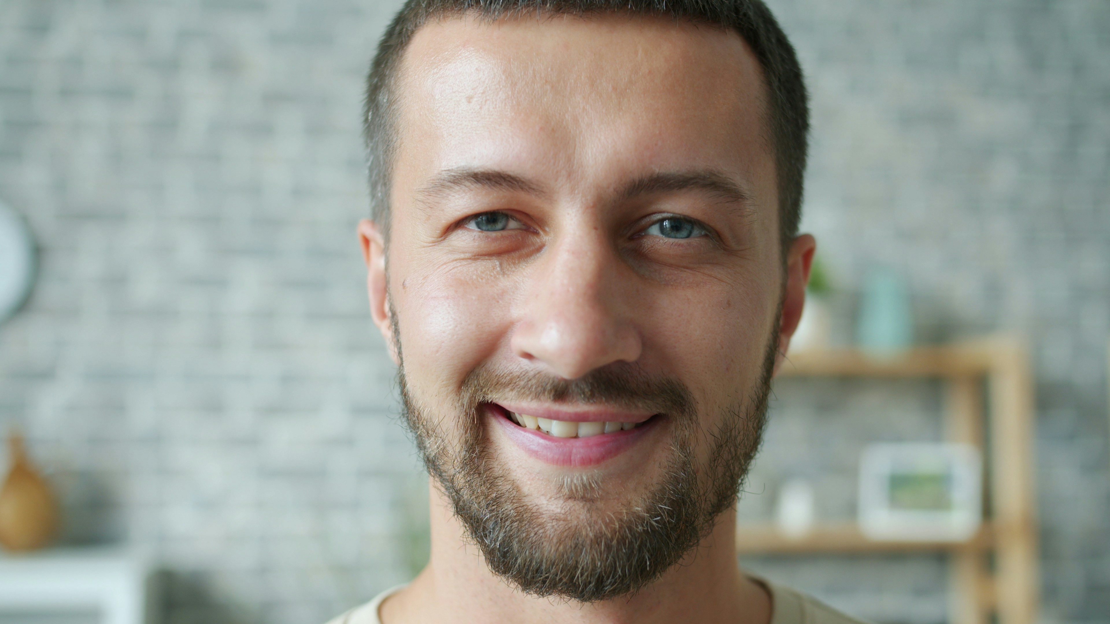 A man smiling | Source: Unsplash