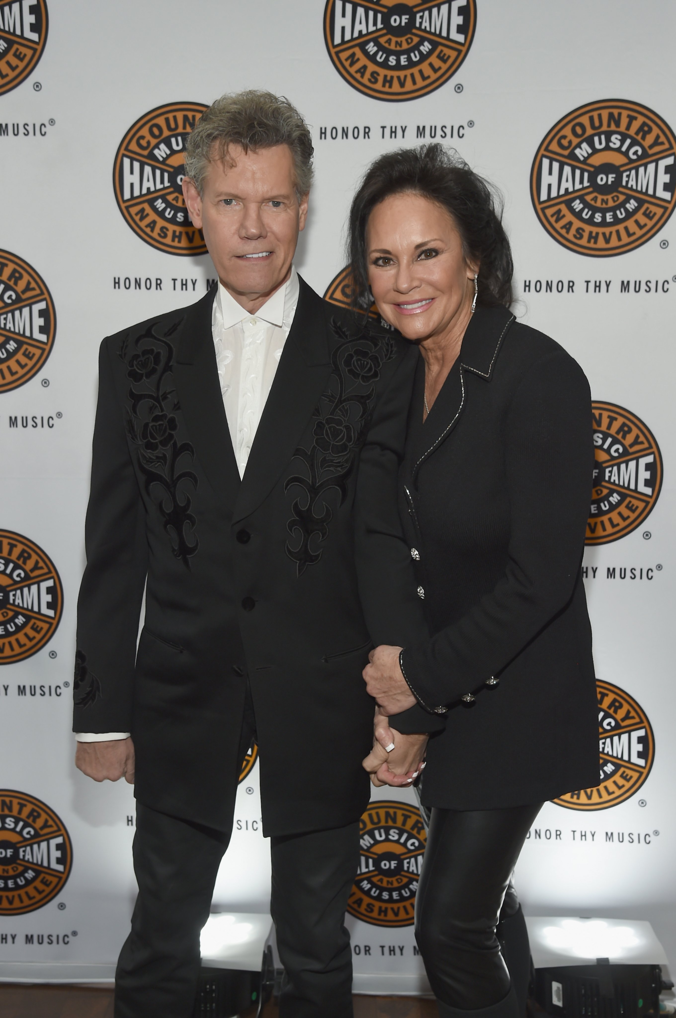 Randy Travis and Mary Beougher at the Country Music Hall of Fame and Museum debut on March 14, 2017, in Nashville | Source: Getty Images