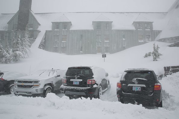  A view of Mt. Hood's Timberline Lodge and Ski Bowl during a snowfall | Photo: Getty Images