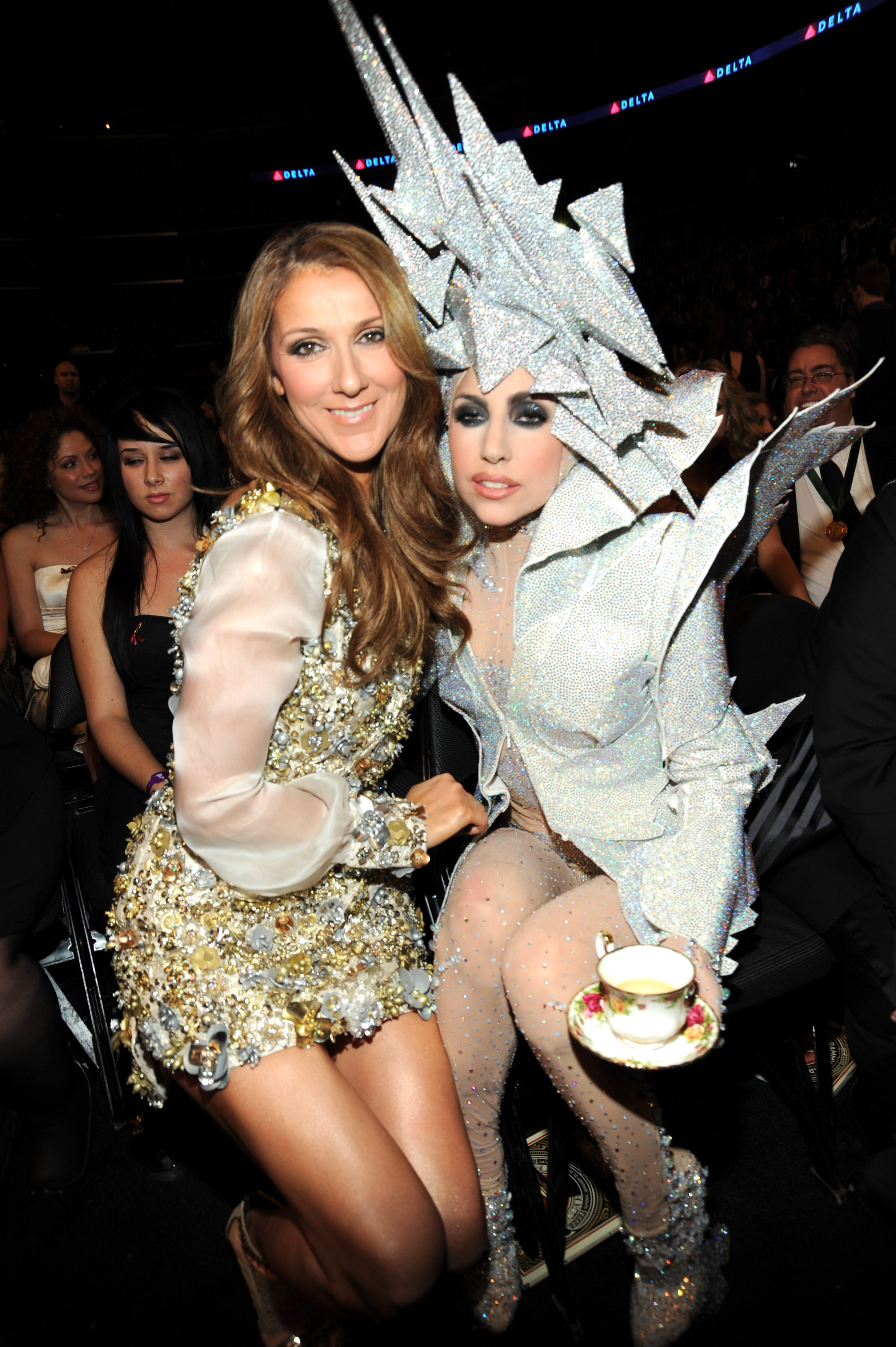 Celine Dion y Lady Gaga el 31 de enero de 2010 en Los Ángeles, California | Fuente: Getty Images