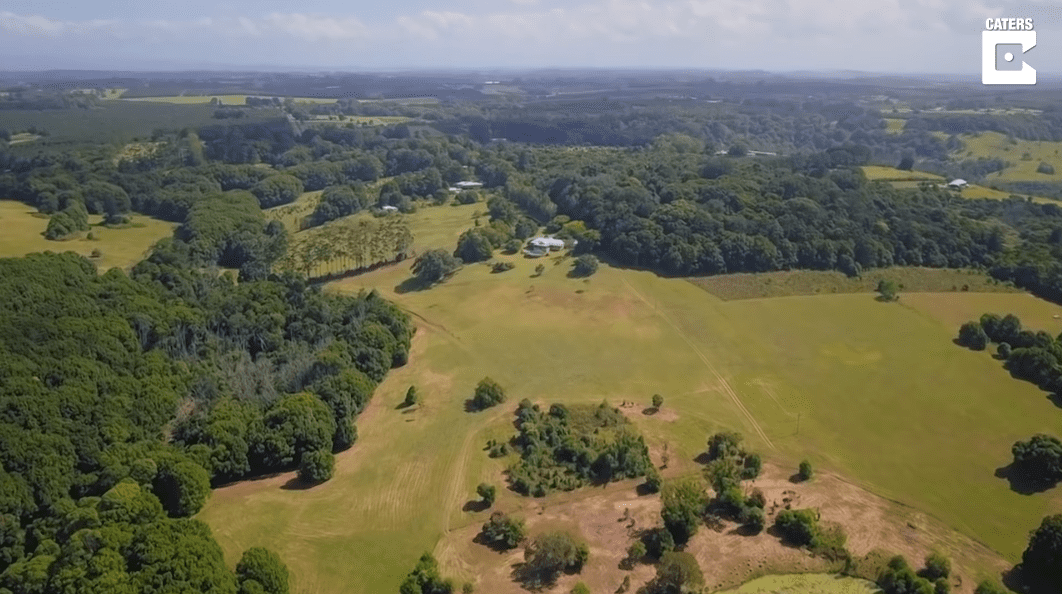 Aerial view of Olivia Newton-John's Farm. | Photo: YouTube/Caters Clips