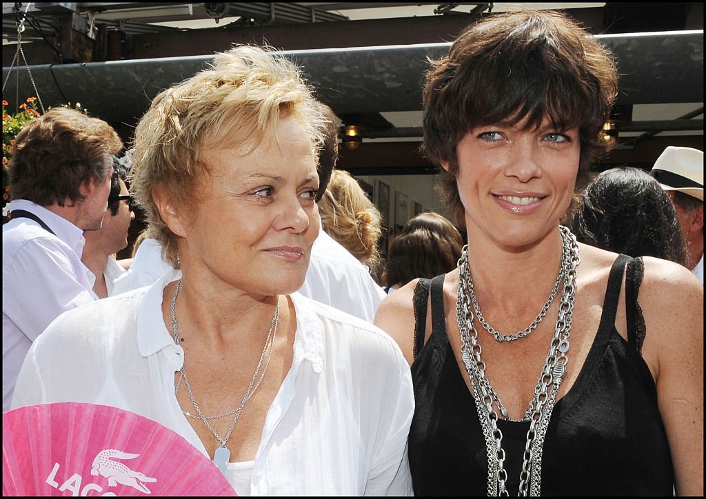 Muriel Robin et Anne Le Nen au village de Roland Garros. |Photo : Stéphane Cardinale/Corbis via Getty Images