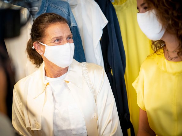La Princesse Stéphanie de Monaco et Pauline Ducruet assistent à l'ouverture de la boutique pop-up. |Photo : Getty Images