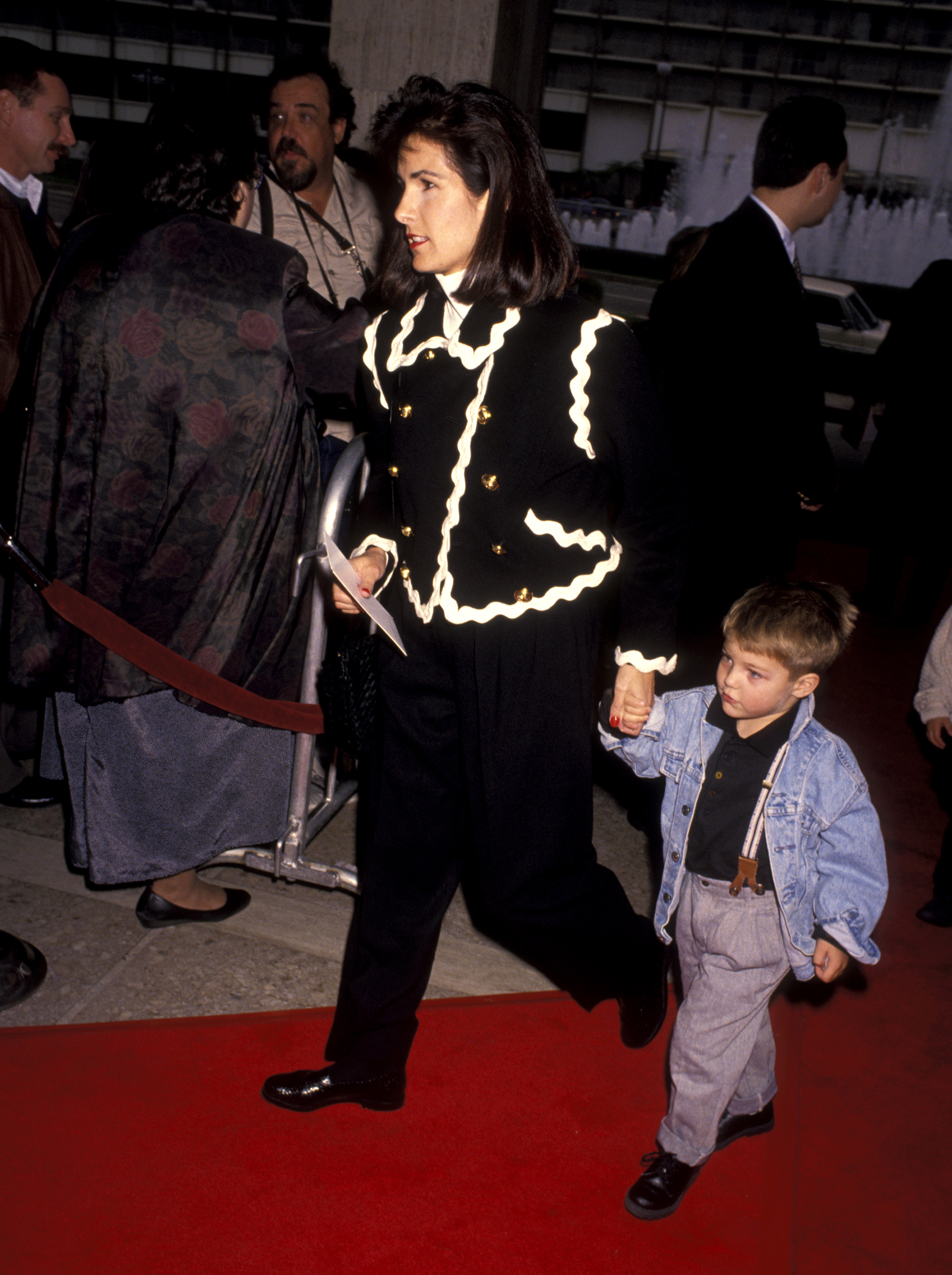 Cindy Silva and Joe Costner in Los Angeles, 11 December 1991 | Source: Getty Images