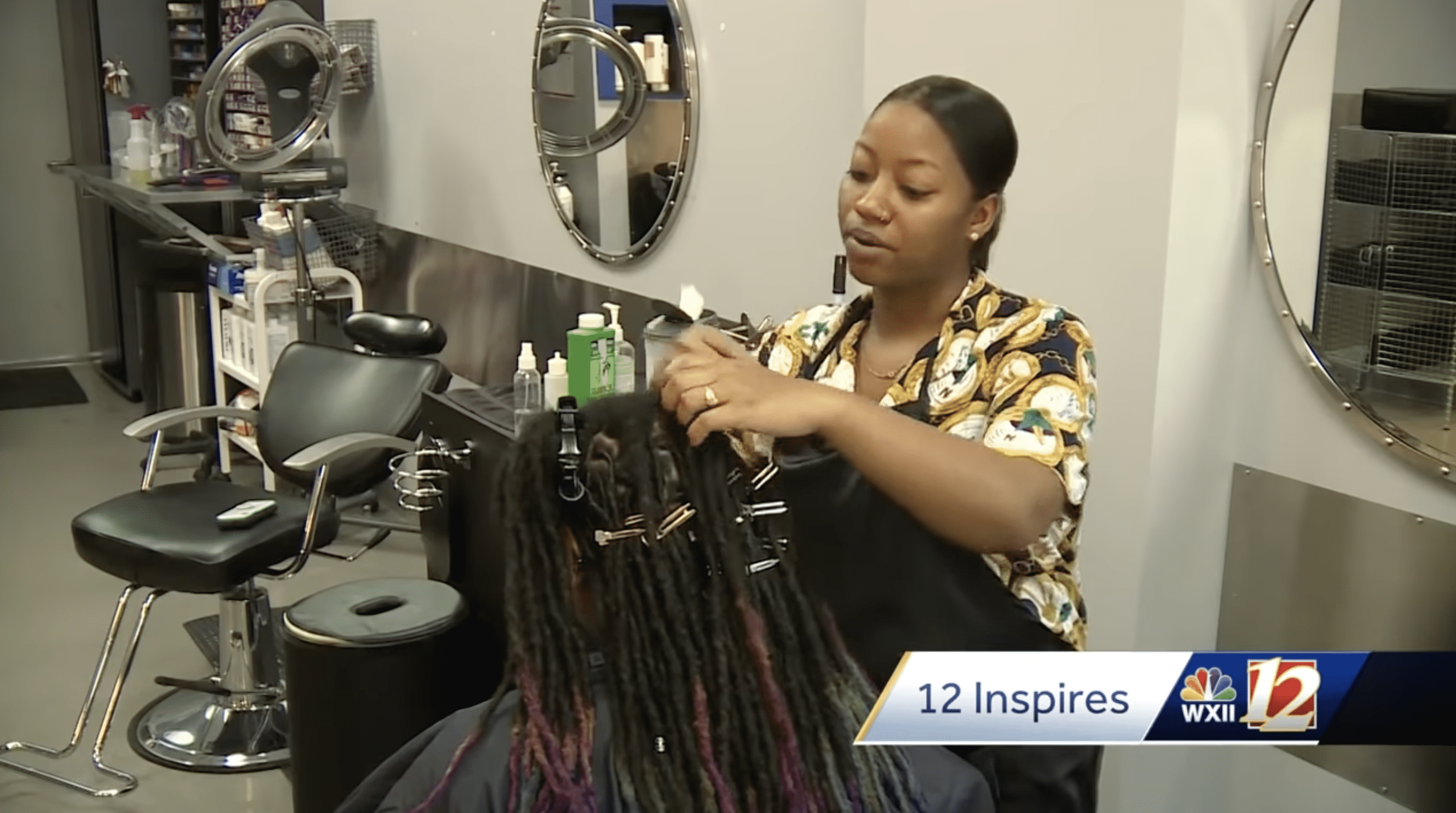 Breanna Turner serves a client in the salon. | Photo: youtube.com/wxii
