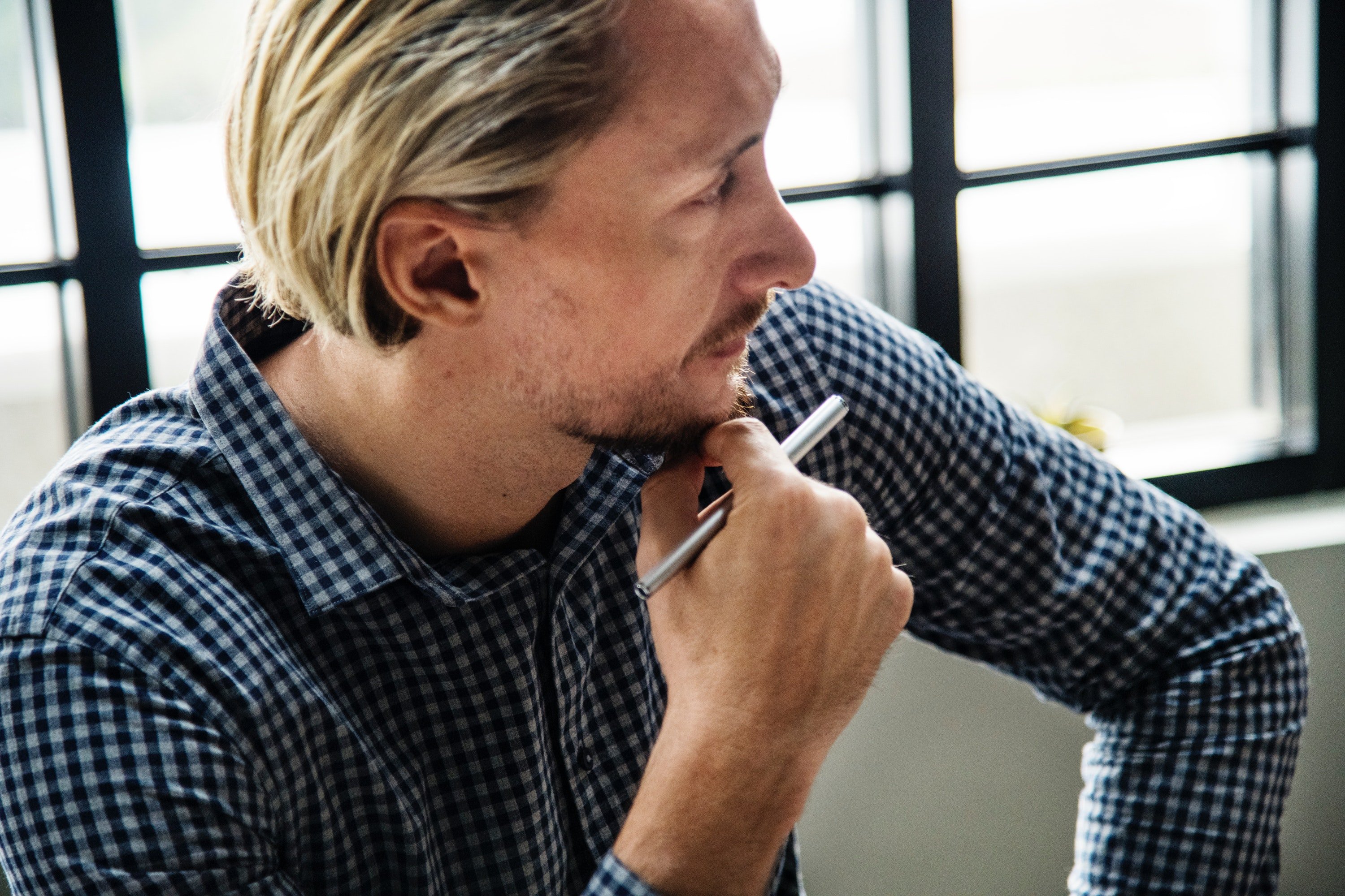 A contemplating man. | Source : Pexels