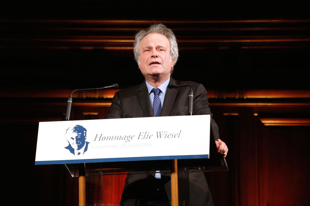 Franz-Olivier Giesbert assiste à l'hommage à ELie Wiesel par Maurice Levy X Publicis Group à "La Sorbonne" le 29 janvier 2018 à Paris. | Photo : Getty Images Franz-Olivier Giesbert assiste à l'hommage à ELie Wiesel par Maurice Levy X Publicis Group à "La Sorbonne" le 29 janvier 2018 à Paris. | Photo : Getty Images