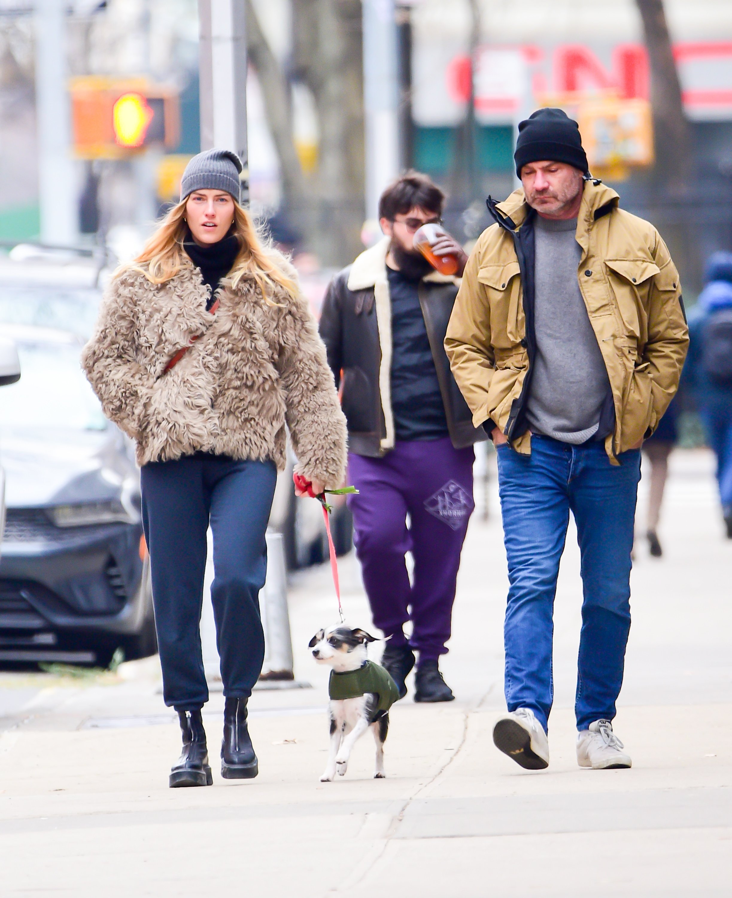 Taylor Neisen and Liev Schreiber walking their dog on January 25, 2022 in New York. | Source: Getty Images