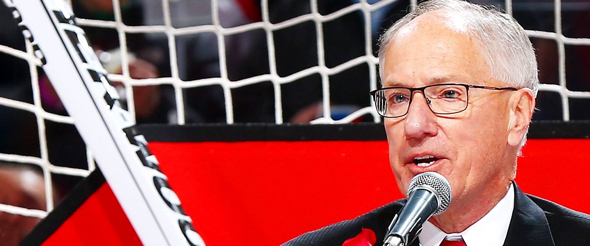 Mike "Doc" Emrick addresses the crowd at the Prudential Center on February 9, 2016 in Newark | Photo: Getty Images