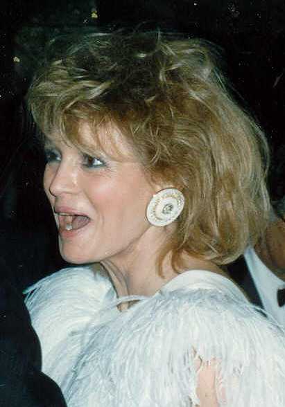 Angie Dickinson at the Governor's Ball party after the 1989 Academy Awards, March 29, 1989. | Source: Wikimedia Commons.