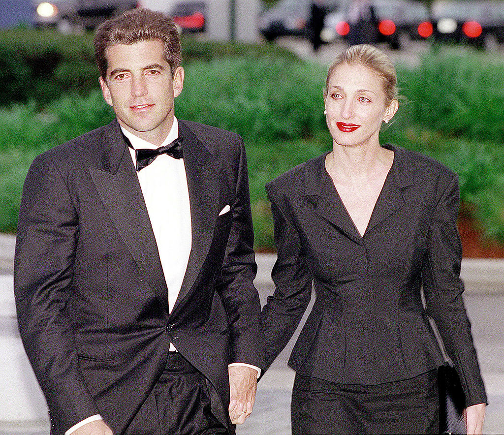 John F. Kennedy, Jr. and Carolyn Bessette Kennedy arrive at the annual John F. Kennedy Library Foundation dinner and Profiles in Courage awards on May 23, 1999 in Boston, Massachusetts. | Source: Getty Images