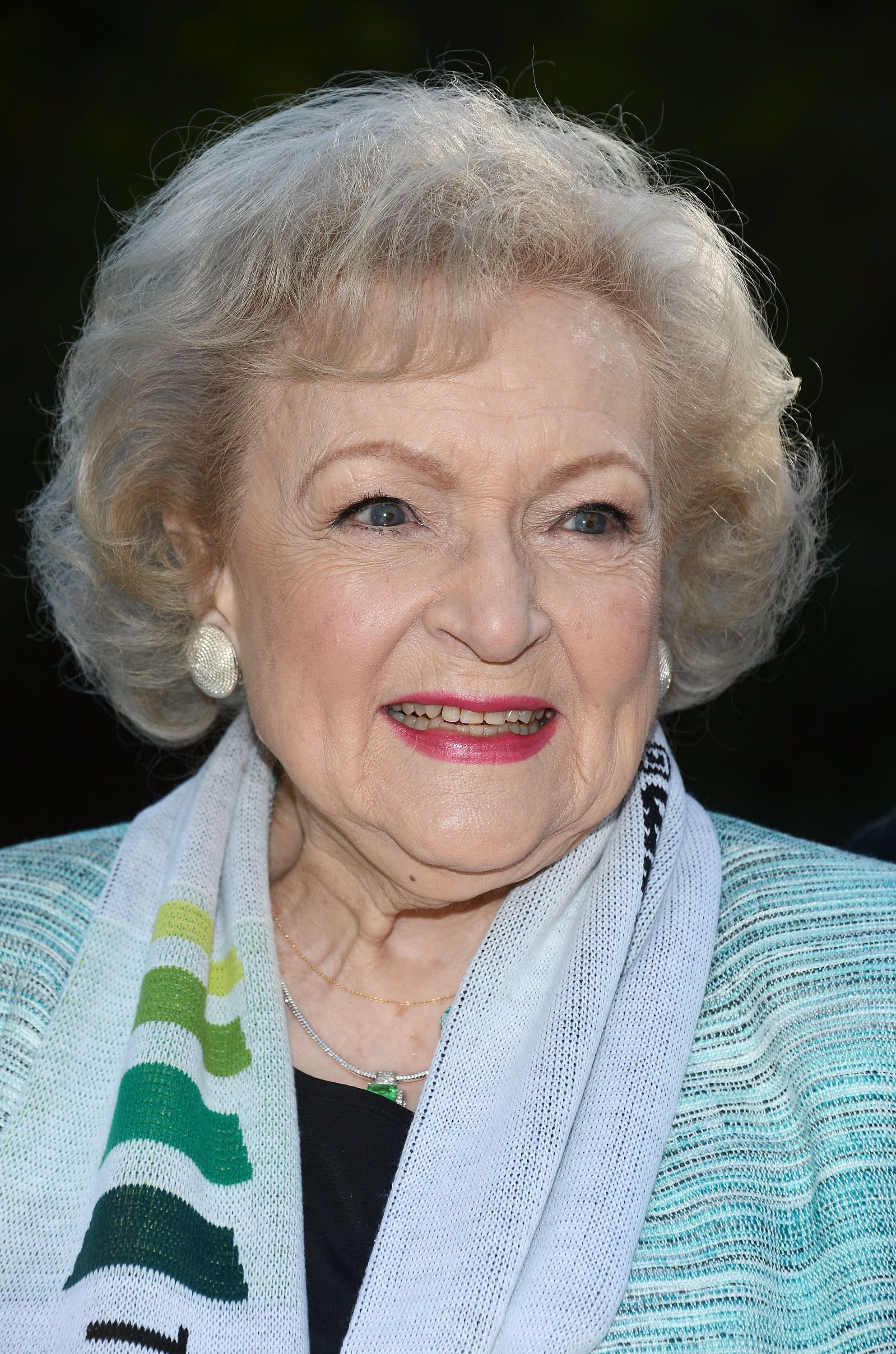The Lifeline Program spokesperson Betty White hosts the "White Hot" Holiday Event at The Los Angeles Zoo on December 11, 2012 in Los Angeles, California | Photo: Getty Images