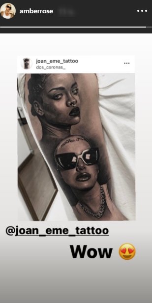 Amber Rose showing off a fan's tattoo of her and Rihanna. | Photo: Instagram/amberrose
