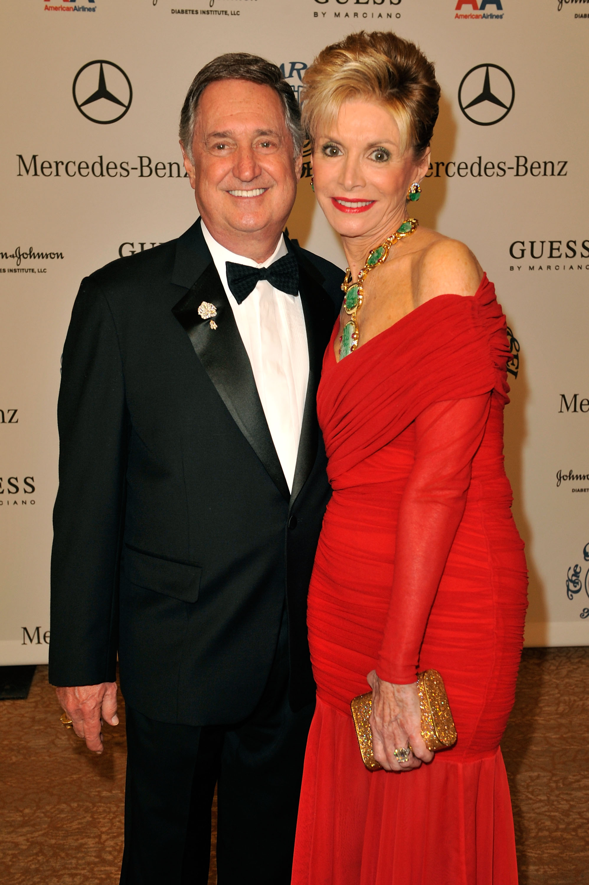 Neil Sedaka and Leba Strassberg at the cocktail reception of the 30th anniversary Carousel of Hope Ball in Beverly Hills, 2008 | Source: Getty Images