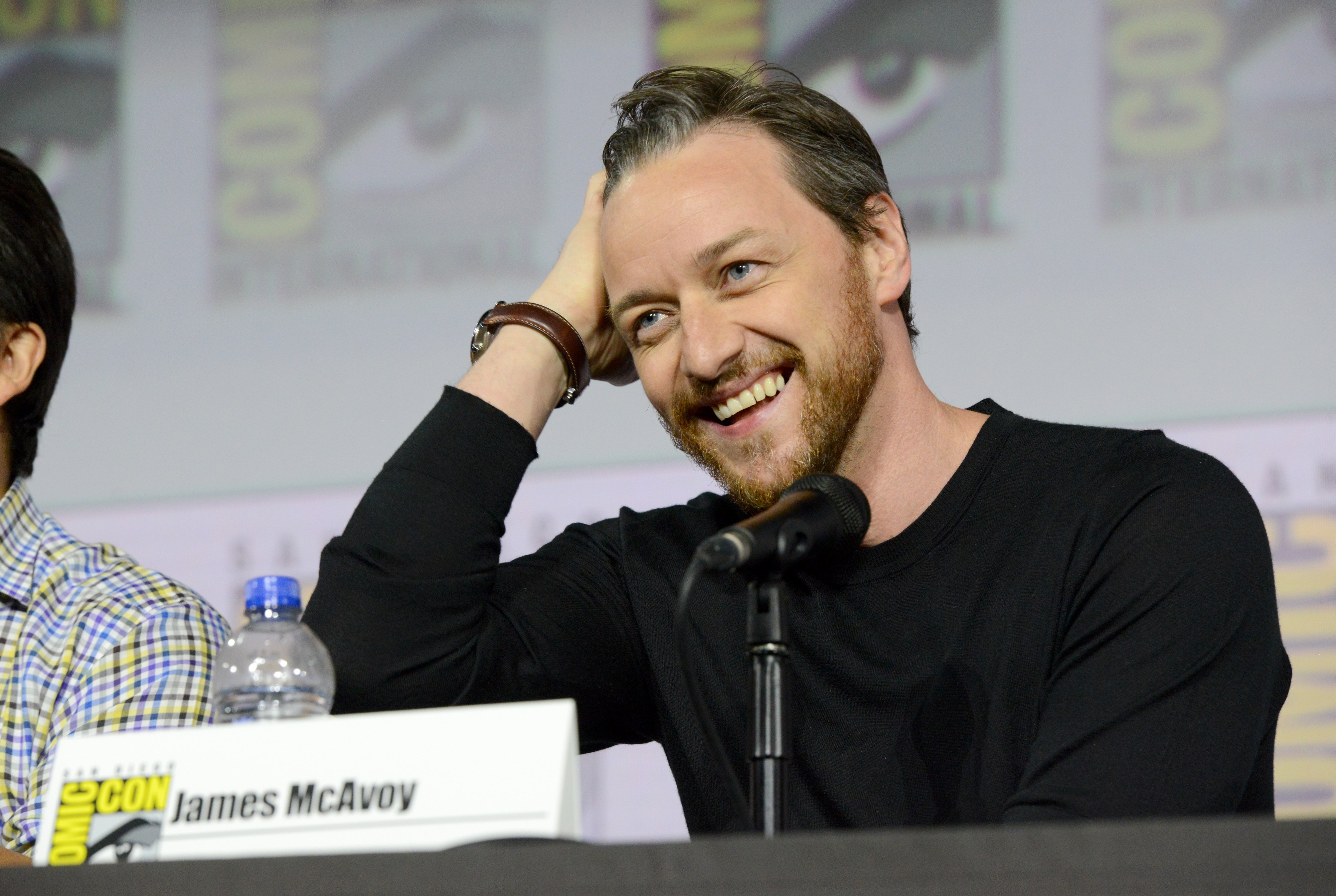 James McAvoy at "His Dark Materials" Comic Con autograph signing on July 18, 2019 in San Diego, California. | Photo: Getty Images