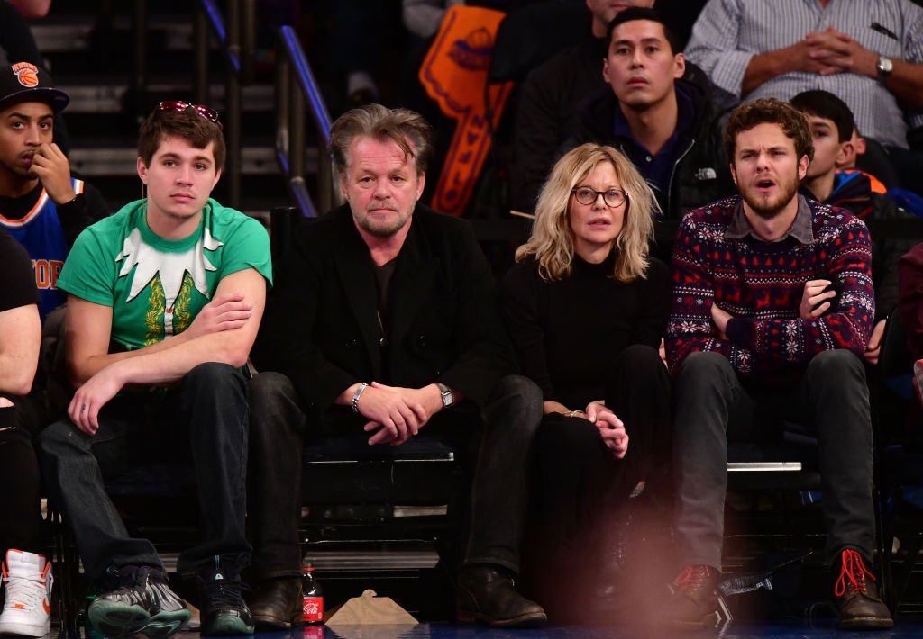 John Mellencamp, Meg Ryan, and Jack Quaid at the New York Knicks Vs. Philadelphia 76ers game at Madison Square Garden on December 25, 2017, in New York | Photo: Getty Images