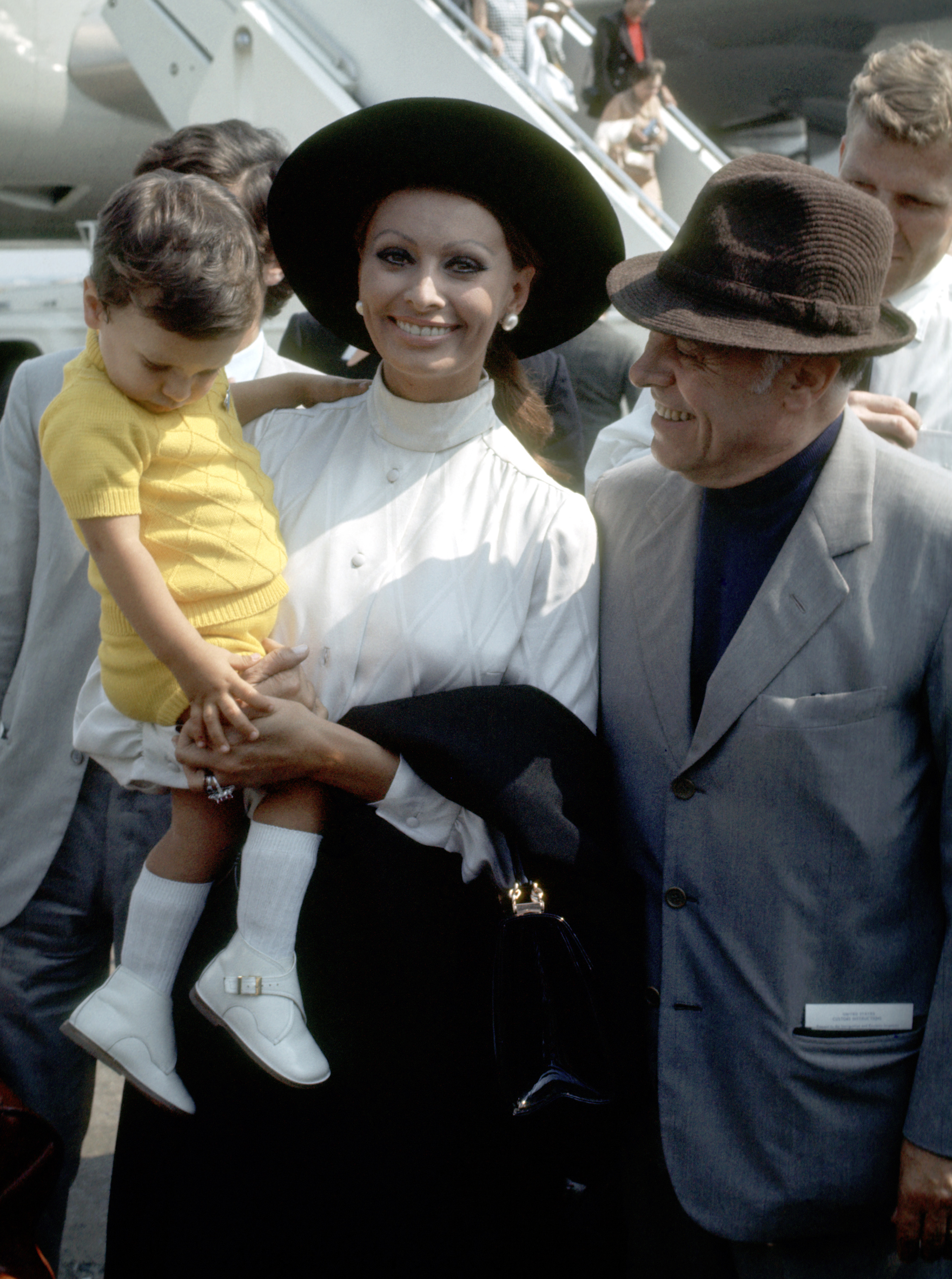 Sophia Loren, Carlo Ponti, and their Son Carlo Ponti Jr. photographed at the JFK International Airport on September 21, 1970 in New York City, New York | Source: Getty Images