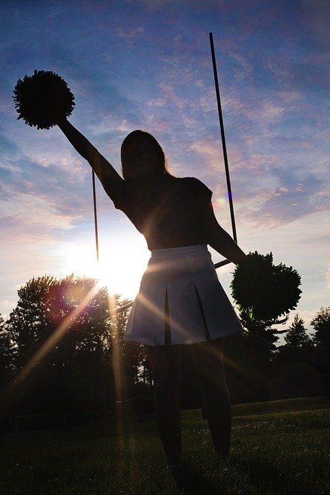 A silhouette of a cheerleader. | Photo: Pixabay