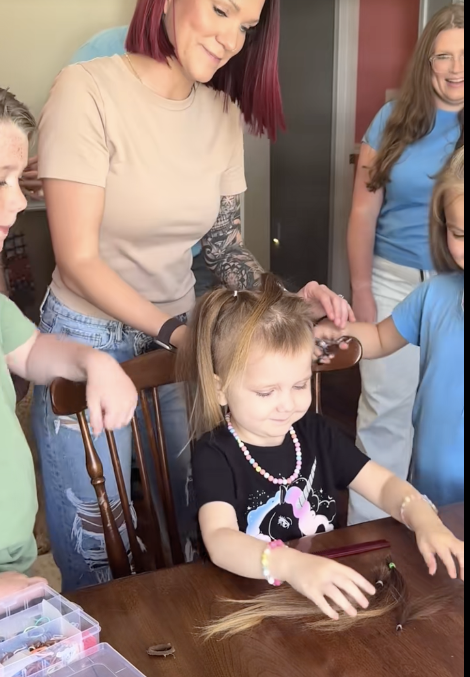 Emotional Haircut for a brave cancer fighter, Camryn Aldridge, dated March 18, 2025 | Source: Tiktok/@mjaldridge